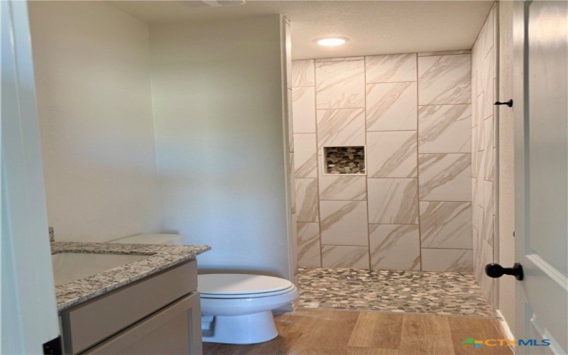 102 Leon Lane, Copperas Cove, TX 76542, 6 Habitaciones Habitaciones , ,5 BañosBaños,Residential Multi Family,En Venta,102 Leon Lane,0,597974