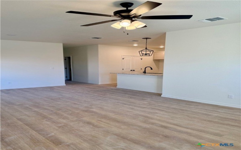 102 Leon Lane, Copperas Cove, TX 76542, 6 Habitaciones Habitaciones , ,5 BañosBaños,Residential Multi Family,En Venta,102 Leon Lane,0,597974