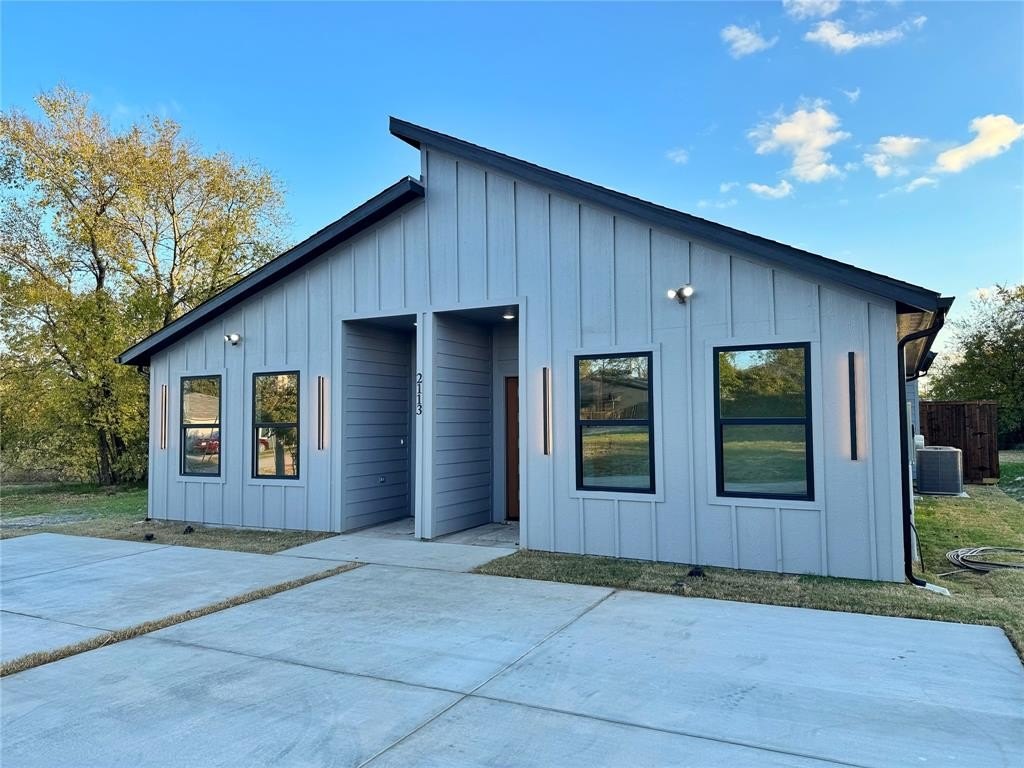 2113 Henry Street, Greenville, TX 75401, 6 Bedrooms Bedrooms, ,5 BathroomsBathrooms,Residential Multi Family,For Sale,2113 Henry Street,0,21101856