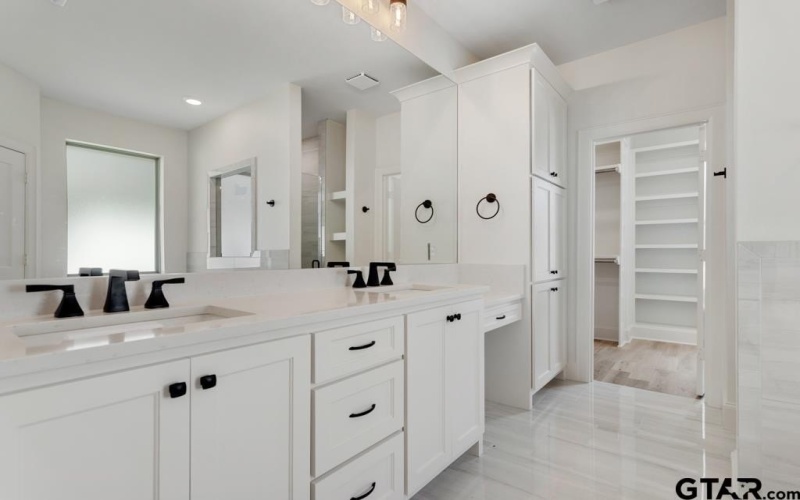 5324 Hollytree Dr, Tyler, TX 75703, 3 Bedrooms Bedrooms, ,2 BathroomsBathrooms,Residential,For Sale,5324 Hollytree Dr,25004860