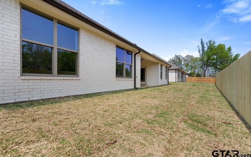 5324 Hollytree Dr, Tyler, TX 75703, 3 Bedrooms Bedrooms, ,2 BathroomsBathrooms,Residential,For Sale,5324 Hollytree Dr,25004860