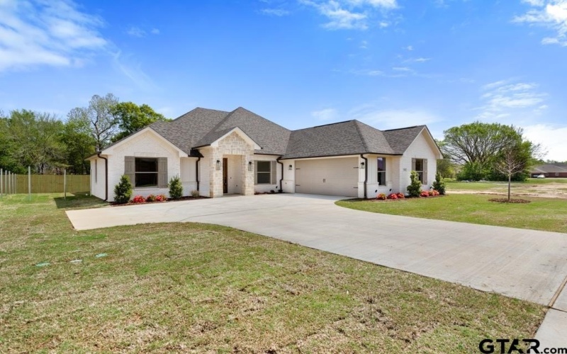 5324 Hollytree Dr, Tyler, TX 75703, 3 Bedrooms Bedrooms, ,2 BathroomsBathrooms,Residential,For Sale,5324 Hollytree Dr,25004860