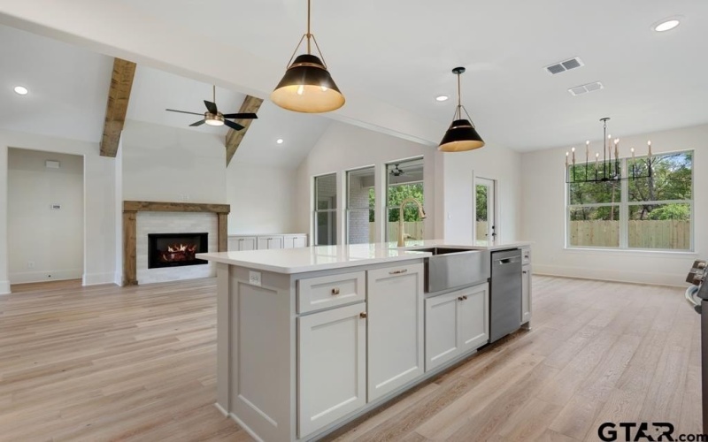 5324 Hollytree Dr, Tyler, TX 75703, 3 Bedrooms Bedrooms, ,2 BathroomsBathrooms,Residential,For Sale,5324 Hollytree Dr,25004860
