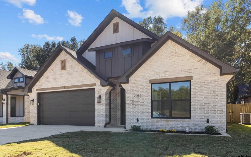 2053 Locklear Ln, Tyler, TX 75703, 4 Bedrooms Bedrooms, ,2 BathroomsBathrooms,Residential,For Sale,2053 Locklear Ln,25004922