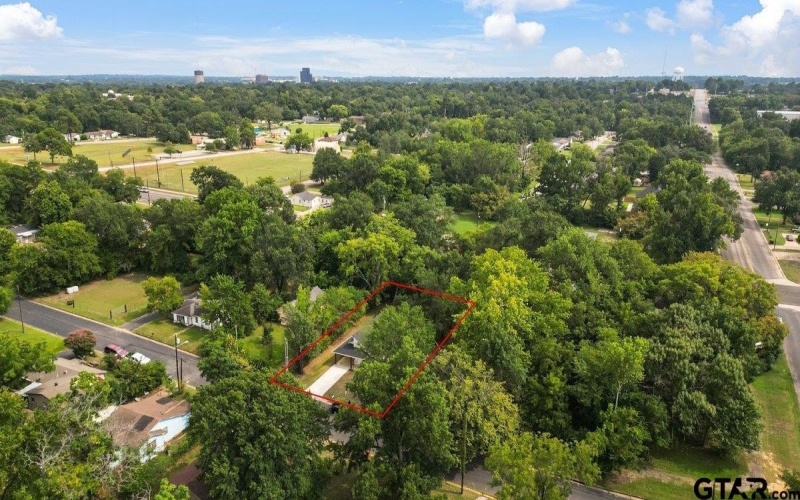 1610 W Barrett St, Tyler, TX 75702, 3 Bedrooms Bedrooms, ,2 BathroomsBathrooms,Residential,For Sale,1610 W Barrett St,0,25016701