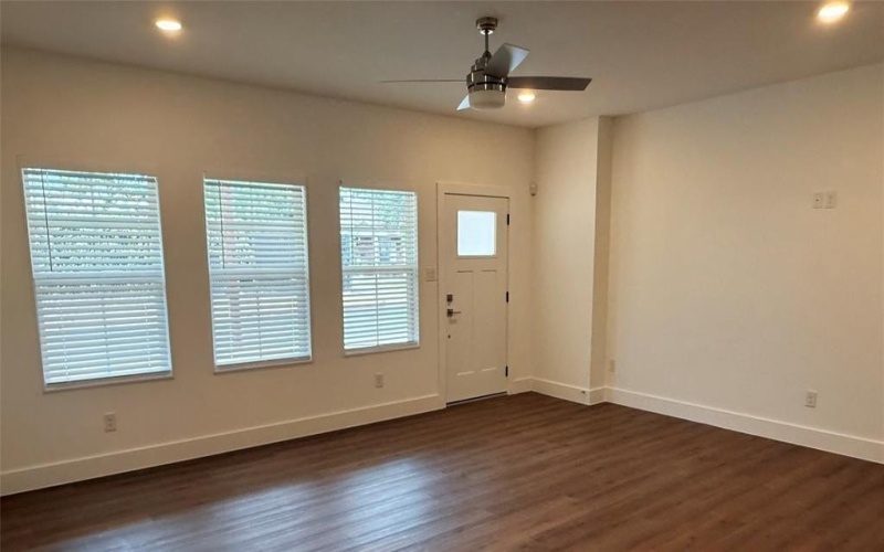 1570 Panama Place, Dallas, TX 75215, 3 Habitaciones Habitaciones , ,2 BañosBaños,Residential,En Venta,1570 Panama Place,0,21113859