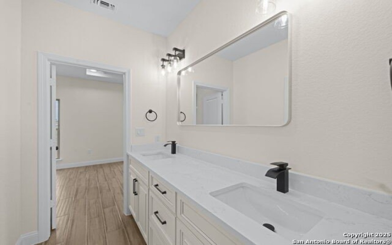 104 HIDDEN PATH, Floresville, TX 78114, 3 Habitaciones Habitaciones , ,2 BañosBaños,Residential,En Venta,104 HIDDEN PATH,0,1859867