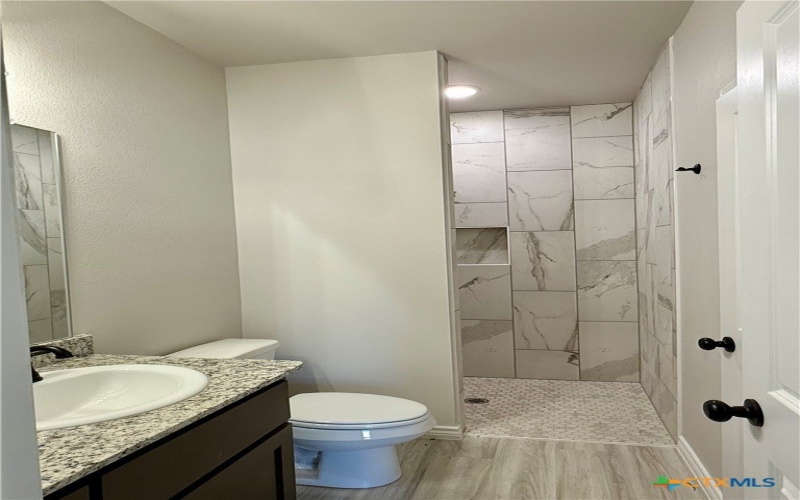 110 Leon Lane, Copperas Cove, TX 76522, 6 Habitaciones Habitaciones , ,5 BañosBaños,Residential Multi Family,En Venta,110 Leon Lane,0,597977