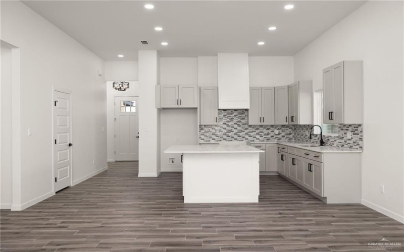 6108 N Rayo Del Sol Street, Edinburg, TX 78542, 3 Bedrooms Bedrooms, ,2 BathroomsBathrooms,Residential,For Sale,6108 N Rayo Del Sol Street,0,487125