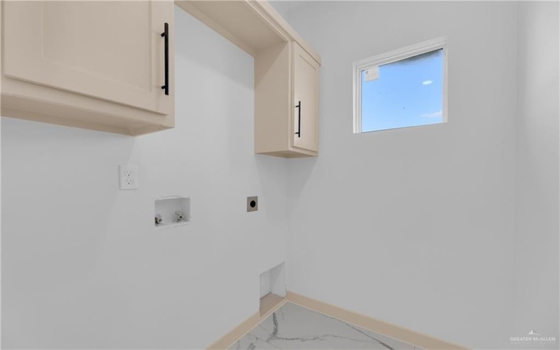 5900 N Playa Del Sol Street, Edinburg, TX 78542, 3 Bedrooms Bedrooms, ,2 BathroomsBathrooms,Residential,For Sale,5900 N Playa Del Sol Street,0,487173