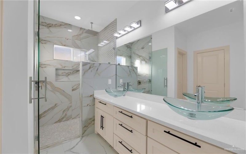 5900 N Playa Del Sol Street, Edinburg, TX 78542, 3 Bedrooms Bedrooms, ,2 BathroomsBathrooms,Residential,For Sale,5900 N Playa Del Sol Street,0,487173