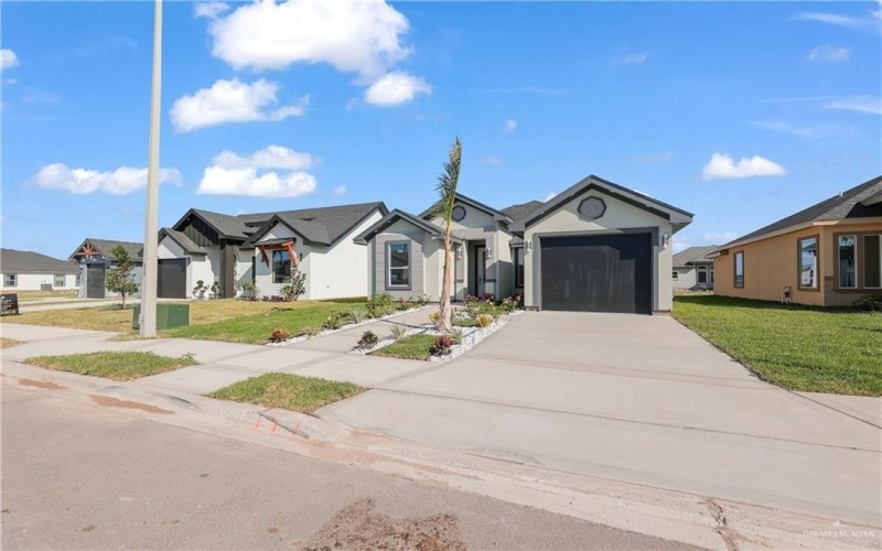 5900 N Playa Del Sol Street, Edinburg, TX 78542, 3 Bedrooms Bedrooms, ,2 BathroomsBathrooms,Residential,For Sale,5900 N Playa Del Sol Street,0,487173