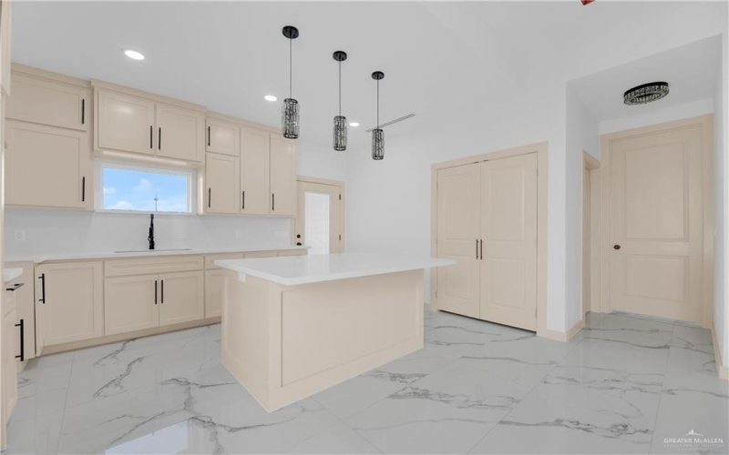 5900 N Playa Del Sol Street, Edinburg, TX 78542, 3 Bedrooms Bedrooms, ,2 BathroomsBathrooms,Residential,For Sale,5900 N Playa Del Sol Street,0,487173