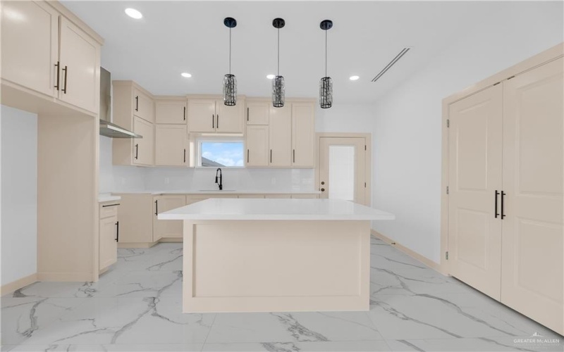 5900 N Playa Del Sol Street, Edinburg, TX 78542, 3 Bedrooms Bedrooms, ,2 BathroomsBathrooms,Residential,For Sale,5900 N Playa Del Sol Street,0,487173