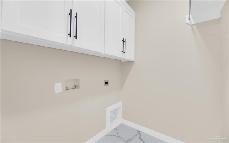 5812 N Playa Del Sol Street, Edinburg, TX 78542, 3 Bedrooms Bedrooms, ,2 BathroomsBathrooms,Residential,For Sale,5812 N Playa Del Sol Street,0,487176