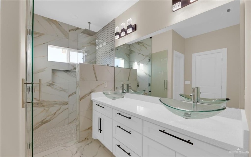 5812 N Playa Del Sol Street, Edinburg, TX 78542, 3 Bedrooms Bedrooms, ,2 BathroomsBathrooms,Residential,For Sale,5812 N Playa Del Sol Street,0,487176