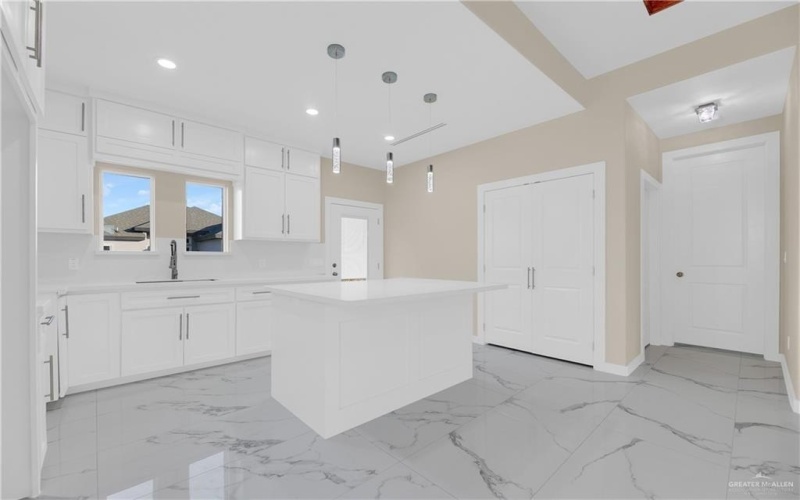 5812 N Playa Del Sol Street, Edinburg, TX 78542, 3 Bedrooms Bedrooms, ,2 BathroomsBathrooms,Residential,For Sale,5812 N Playa Del Sol Street,0,487176