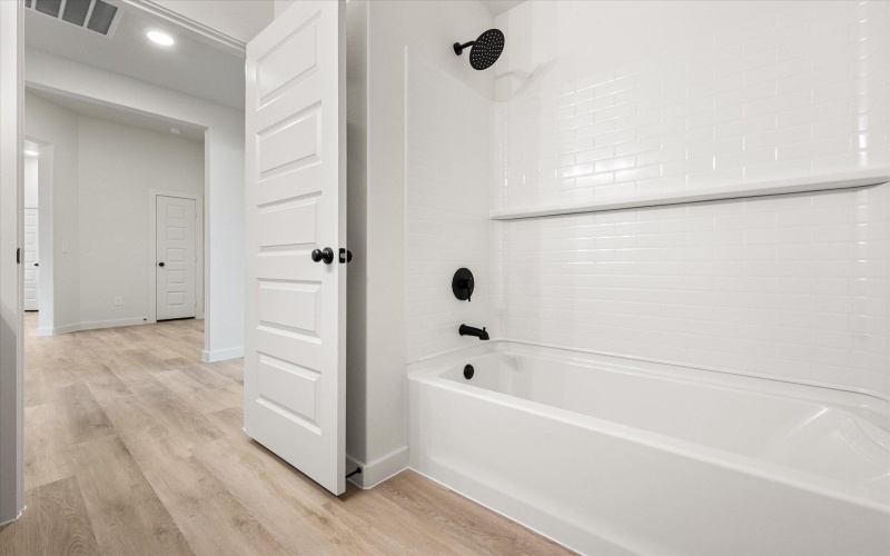 7005 56th Street, Lubbock, TX 79407, 3 Habitaciones Habitaciones , ,2 BañosBaños,Residential,En Venta,7005 56th Street,0,202563188