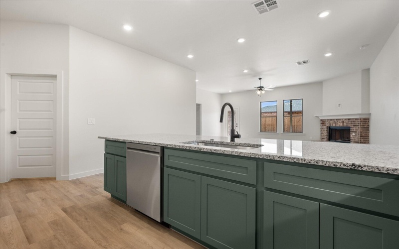 7005 56th Street, Lubbock, TX 79407, 3 Habitaciones Habitaciones , ,2 BañosBaños,Residential,En Venta,7005 56th Street,0,202563188