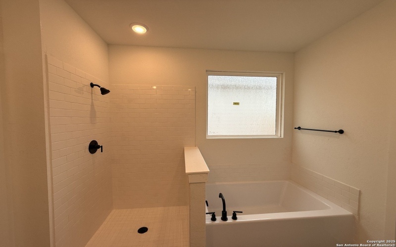 107 Peeps Ct., Adkins, TX 78101, 4 Habitaciones Habitaciones , ,3 BañosBaños,Residential,En Venta,107 Peeps Ct.,0,1923432