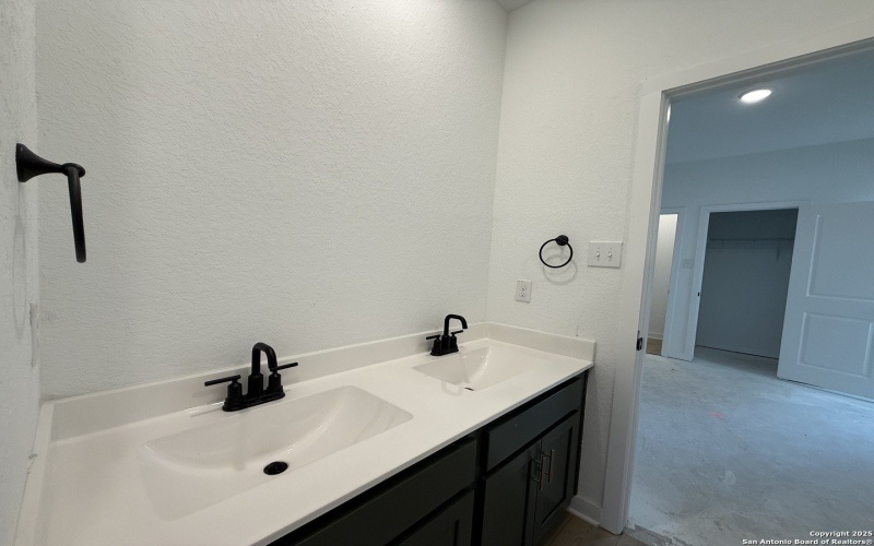 107 Peeps Ct., Adkins, TX 78101, 4 Habitaciones Habitaciones , ,3 BañosBaños,Residential,En Venta,107 Peeps Ct.,0,1923432