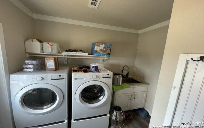 639 COUNTY ROAD 4614, Castroville, TX 78009-6002, 4 Habitaciones Habitaciones , ,2 BañosBaños,Residential,En Venta,639 COUNTY ROAD 4614,0,1923456