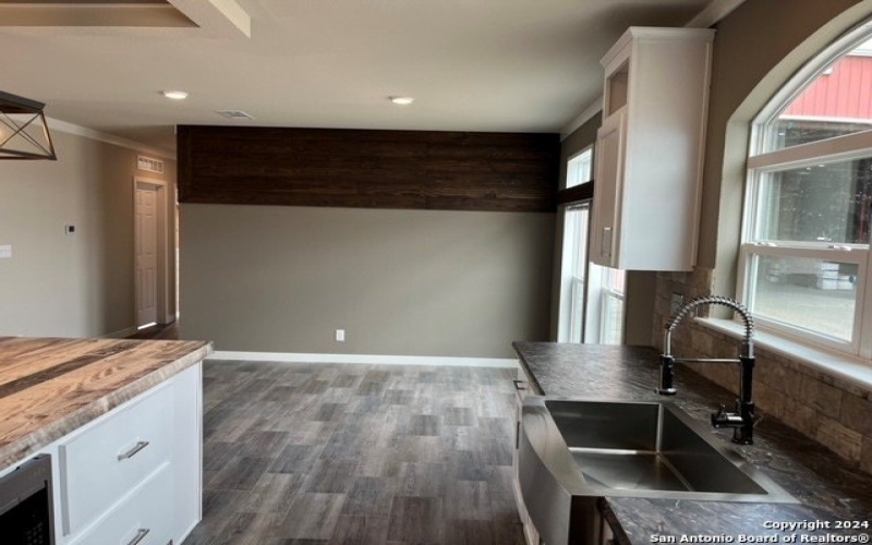 639 COUNTY ROAD 4614, Castroville, TX 78009-6002, 4 Habitaciones Habitaciones , ,2 BañosBaños,Residential,En Venta,639 COUNTY ROAD 4614,0,1923456