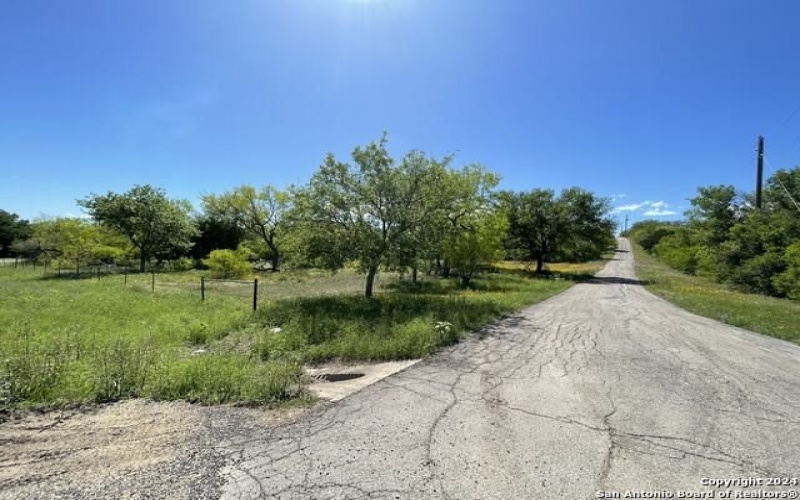639 COUNTY ROAD 4614, Castroville, TX 78009-6002, 4 Habitaciones Habitaciones , ,2 BañosBaños,Residential,En Venta,639 COUNTY ROAD 4614,0,1923456