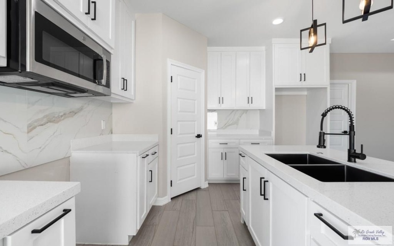 709 FOSTER LN, BROWNSVILLE, TX 78521, 4 Habitaciones Habitaciones , ,2 BañosBaños,Residential,En Venta,709 FOSTER LN,0,29770064