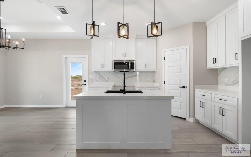 709 FOSTER LN, BROWNSVILLE, TX 78521, 4 Habitaciones Habitaciones , ,2 BañosBaños,Residential,En Venta,709 FOSTER LN,0,29770064