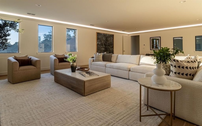 5615 Lobello Drive, Dallas, TX 75229, 4 Bedrooms Bedrooms, ,5 BathroomsBathrooms,Residential,For Sale,5615 Lobello Drive,0,21110264