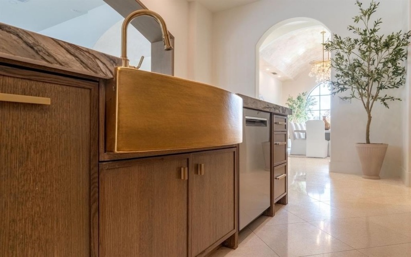 5615 Lobello Drive, Dallas, TX 75229, 4 Bedrooms Bedrooms, ,5 BathroomsBathrooms,Residential,For Sale,5615 Lobello Drive,0,21110264