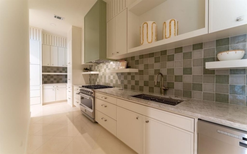 5615 Lobello Drive, Dallas, TX 75229, 4 Bedrooms Bedrooms, ,5 BathroomsBathrooms,Residential,For Sale,5615 Lobello Drive,0,21110264