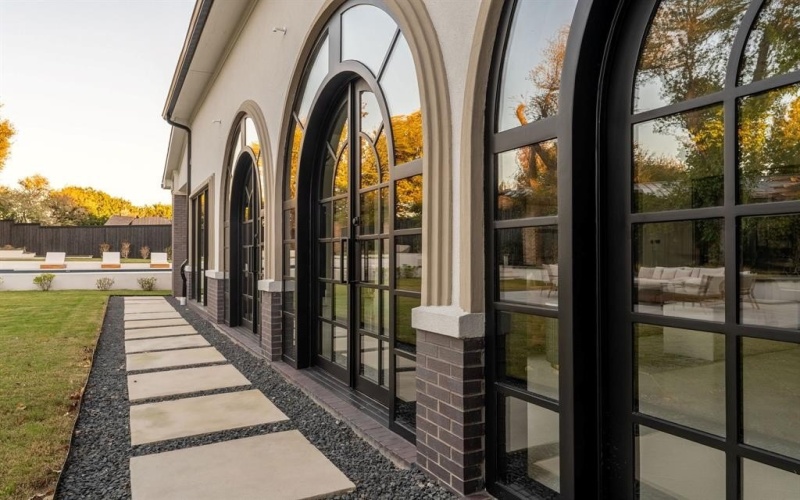 5615 Lobello Drive, Dallas, TX 75229, 4 Bedrooms Bedrooms, ,5 BathroomsBathrooms,Residential,For Sale,5615 Lobello Drive,0,21110264