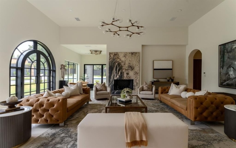 5615 Lobello Drive, Dallas, TX 75229, 4 Bedrooms Bedrooms, ,5 BathroomsBathrooms,Residential,For Sale,5615 Lobello Drive,0,21110264