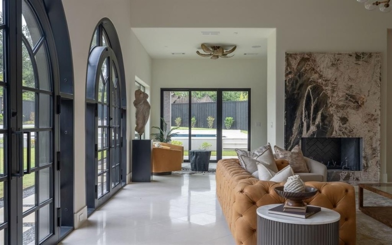 5615 Lobello Drive, Dallas, TX 75229, 4 Bedrooms Bedrooms, ,5 BathroomsBathrooms,Residential,For Sale,5615 Lobello Drive,0,21110264