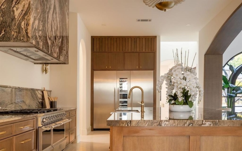 5615 Lobello Drive, Dallas, TX 75229, 4 Bedrooms Bedrooms, ,5 BathroomsBathrooms,Residential,For Sale,5615 Lobello Drive,0,21110264