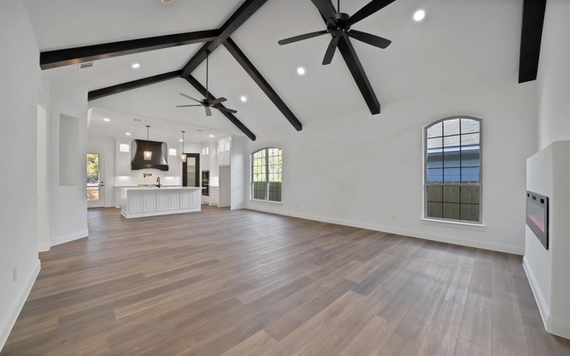 1023 E Allen Avenue, Fort Worth, TX 76104, 4 Habitaciones Habitaciones , ,2 BañosBaños,Residential,En Venta,1023 E Allen Avenue,0,21113015