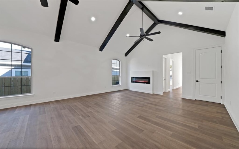 1023 E Allen Avenue, Fort Worth, TX 76104, 4 Habitaciones Habitaciones , ,2 BañosBaños,Residential,En Venta,1023 E Allen Avenue,0,21113015