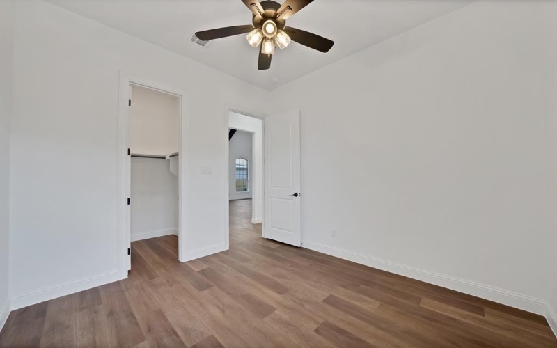 1023 E Allen Avenue, Fort Worth, TX 76104, 4 Habitaciones Habitaciones , ,2 BañosBaños,Residential,En Venta,1023 E Allen Avenue,0,21113015