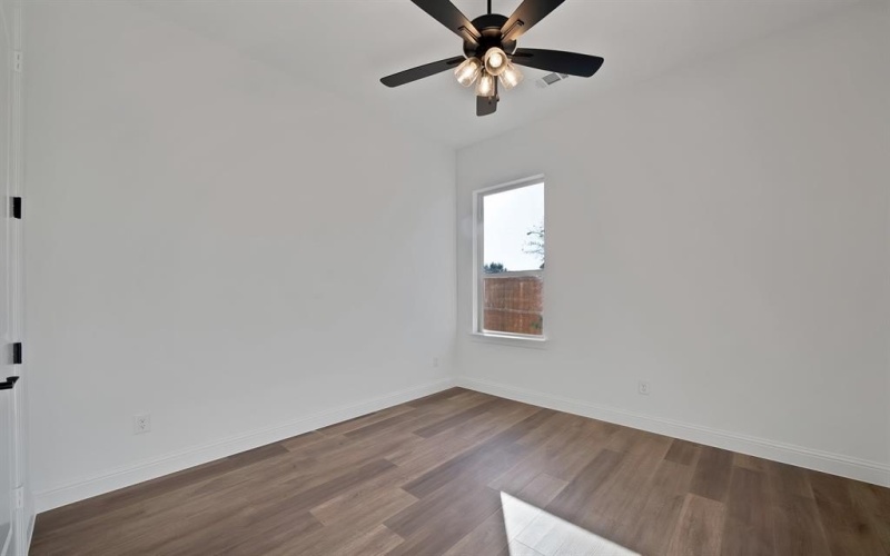 1023 E Allen Avenue, Fort Worth, TX 76104, 4 Habitaciones Habitaciones , ,2 BañosBaños,Residential,En Venta,1023 E Allen Avenue,0,21113015