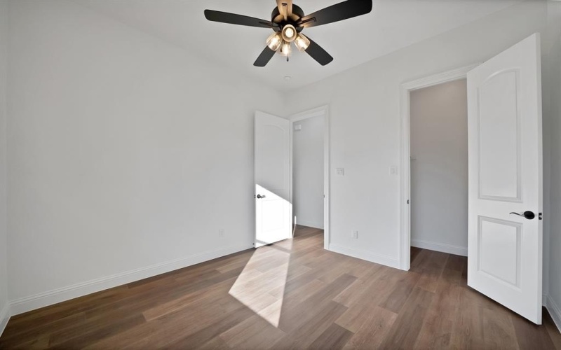 1023 E Allen Avenue, Fort Worth, TX 76104, 4 Habitaciones Habitaciones , ,2 BañosBaños,Residential,En Venta,1023 E Allen Avenue,0,21113015