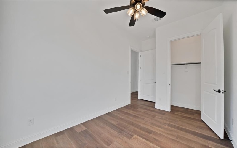 1023 E Allen Avenue, Fort Worth, TX 76104, 4 Habitaciones Habitaciones , ,2 BañosBaños,Residential,En Venta,1023 E Allen Avenue,0,21113015