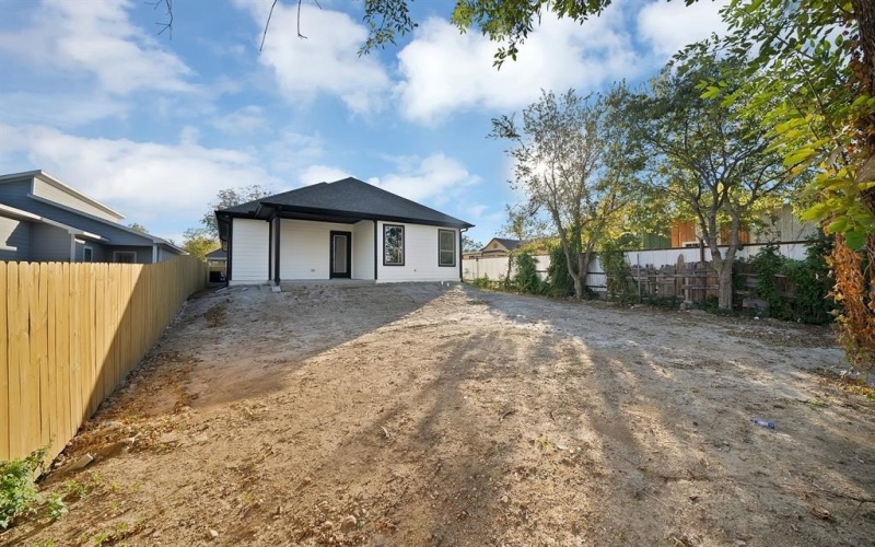 1023 E Allen Avenue, Fort Worth, TX 76104, 4 Habitaciones Habitaciones , ,2 BañosBaños,Residential,En Venta,1023 E Allen Avenue,0,21113015