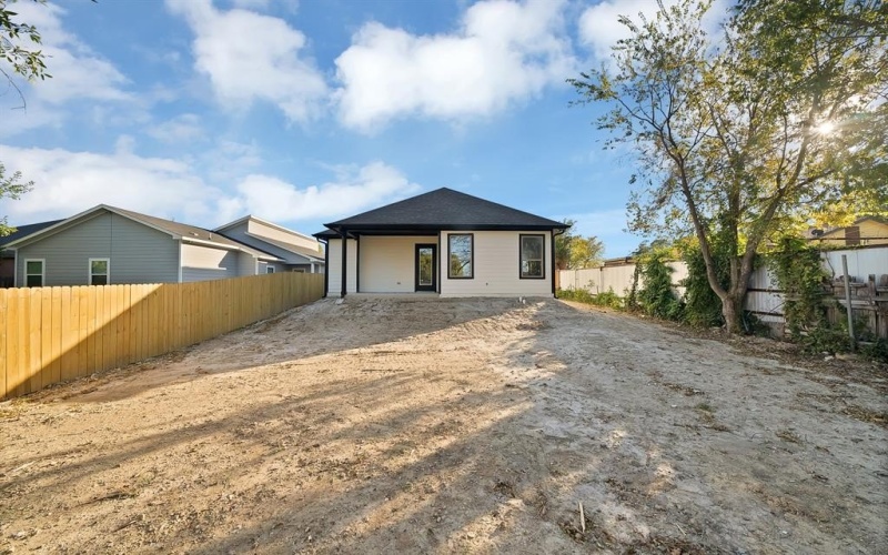 1023 E Allen Avenue, Fort Worth, TX 76104, 4 Habitaciones Habitaciones , ,2 BañosBaños,Residential,En Venta,1023 E Allen Avenue,0,21113015