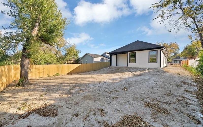 1023 E Allen Avenue, Fort Worth, TX 76104, 4 Habitaciones Habitaciones , ,2 BañosBaños,Residential,En Venta,1023 E Allen Avenue,0,21113015