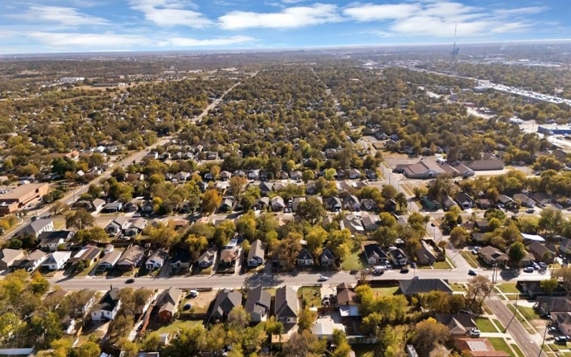 1023 E Allen Avenue, Fort Worth, TX 76104, 4 Habitaciones Habitaciones , ,2 BañosBaños,Residential,En Venta,1023 E Allen Avenue,0,21113015