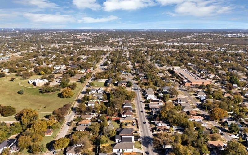 1023 E Allen Avenue, Fort Worth, TX 76104, 4 Habitaciones Habitaciones , ,2 BañosBaños,Residential,En Venta,1023 E Allen Avenue,0,21113015