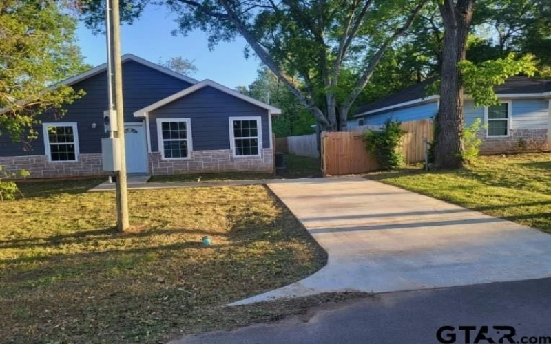 208 Lenox, Pittsburg, TX 75686, 3 Bedrooms Bedrooms, ,2 BathroomsBathrooms,Residential,For Sale,208 Lenox,25005592