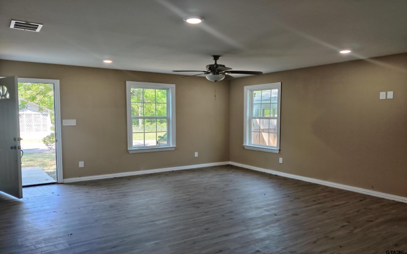 208 Lenox, Pittsburg, TX 75686, 3 Bedrooms Bedrooms, ,2 BathroomsBathrooms,Residential,For Sale,208 Lenox,25005592